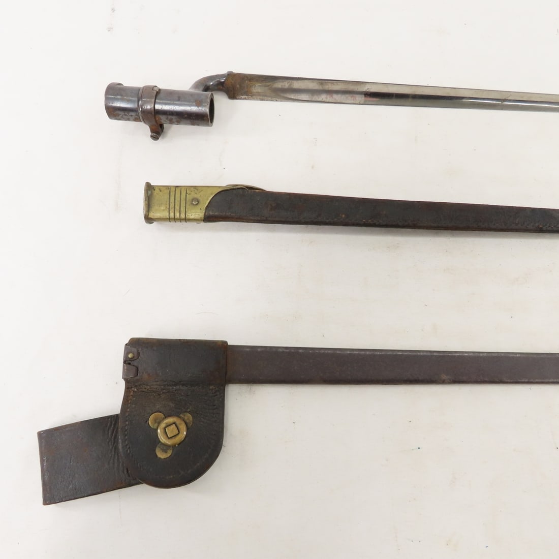 3 Vintage Socket Bayonets & 2 sheaths - 8