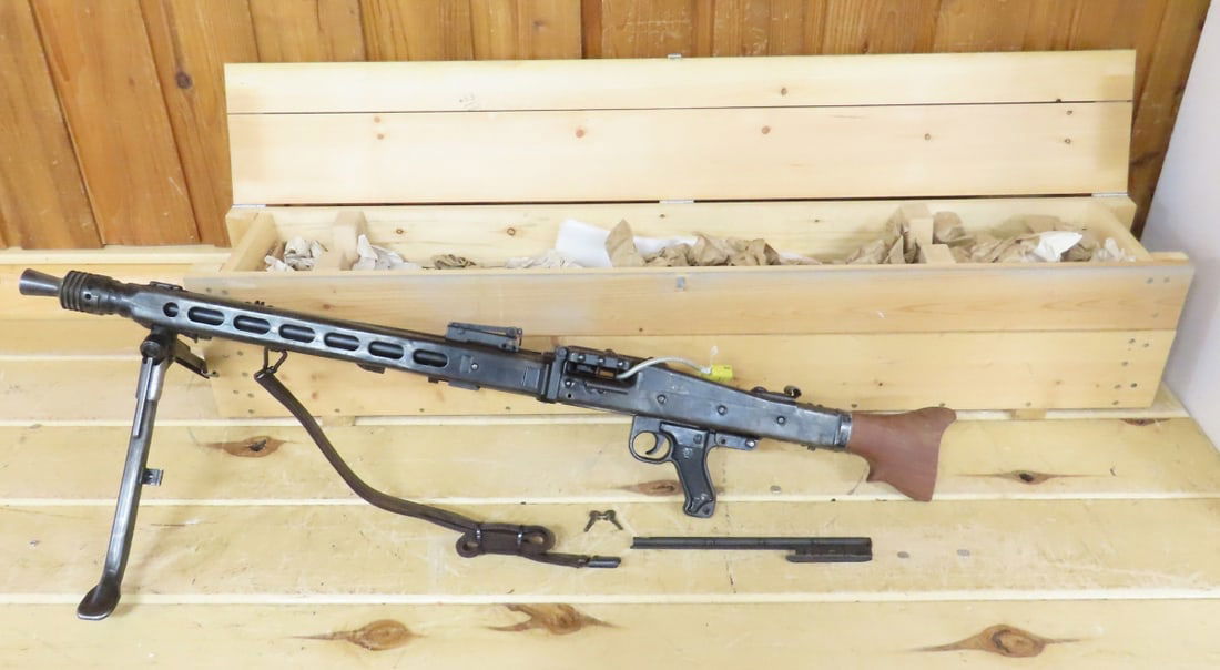 DISPLAY MG-42 German "Buzz-Saw" Machine Gun (1 of 20)