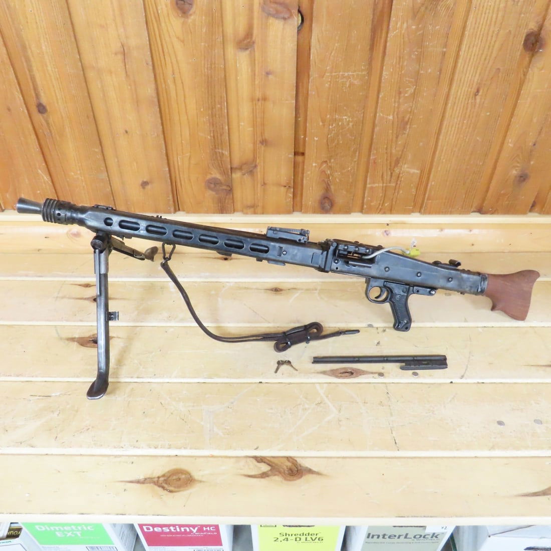 DISPLAY MG-42 German "Buzz-Saw" Machine Gun - 2