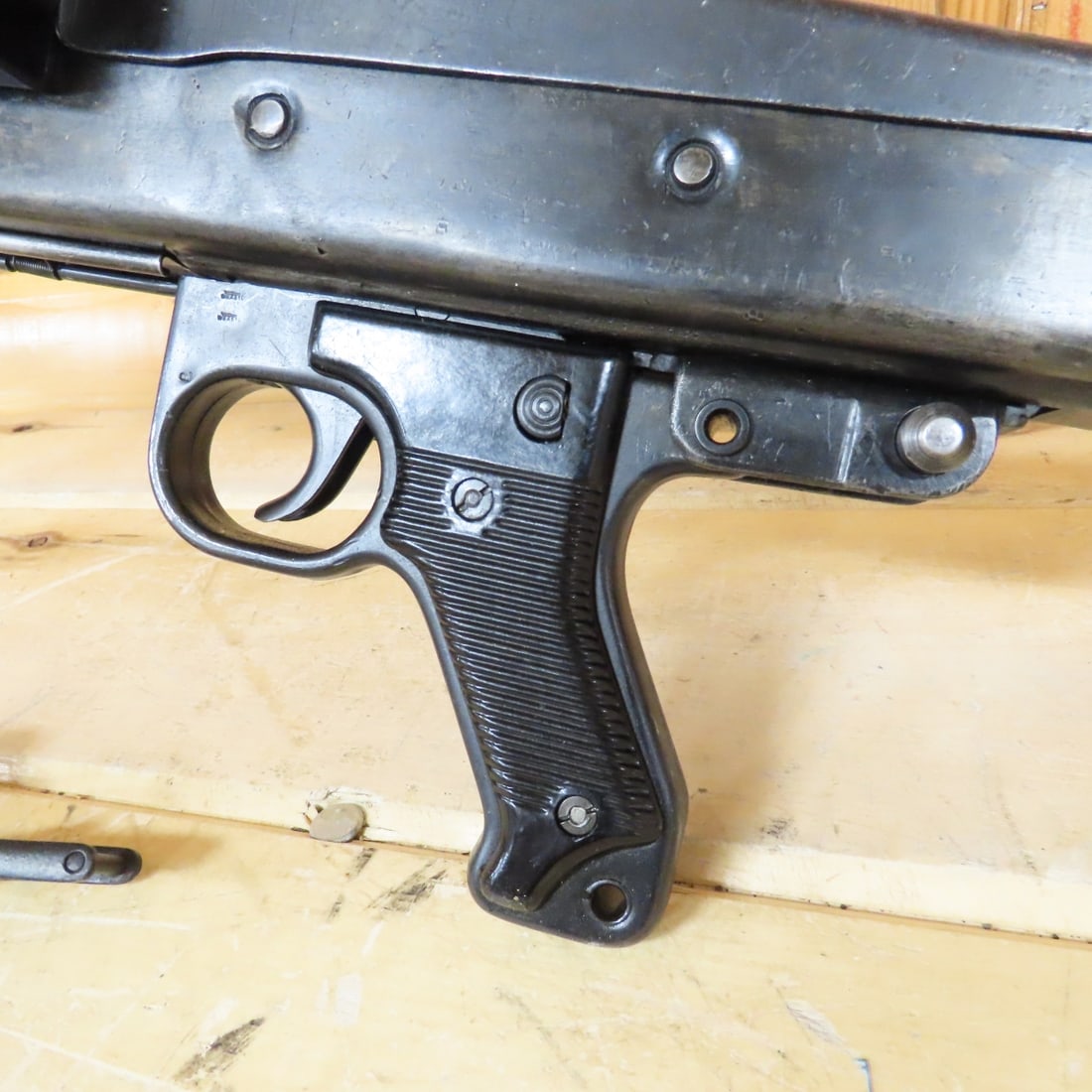 DISPLAY MG-42 German "Buzz-Saw" Machine Gun - 4