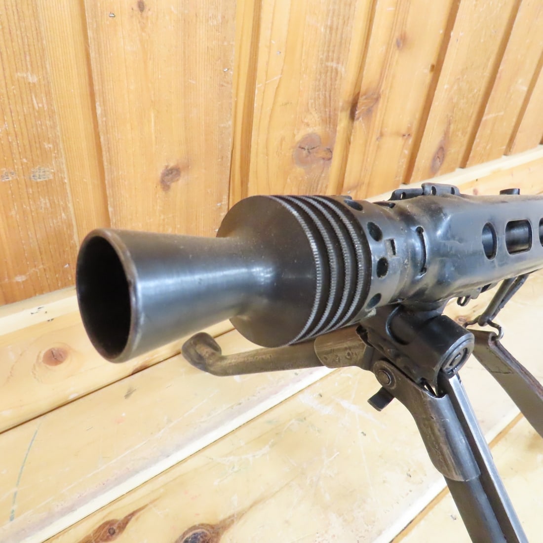 DISPLAY MG-42 German "Buzz-Saw" Machine Gun - 6