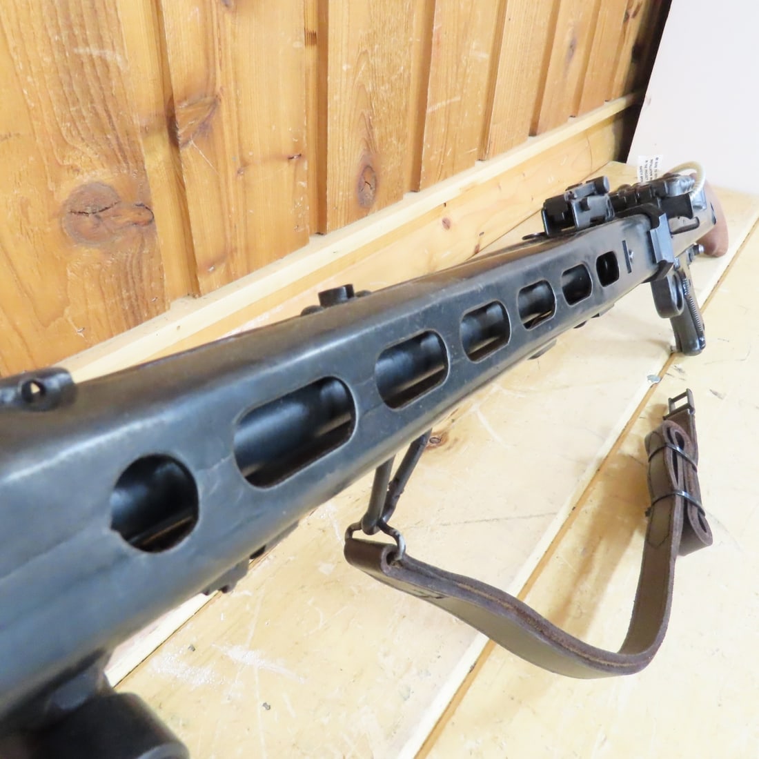 DISPLAY MG-42 German "Buzz-Saw" Machine Gun - 7