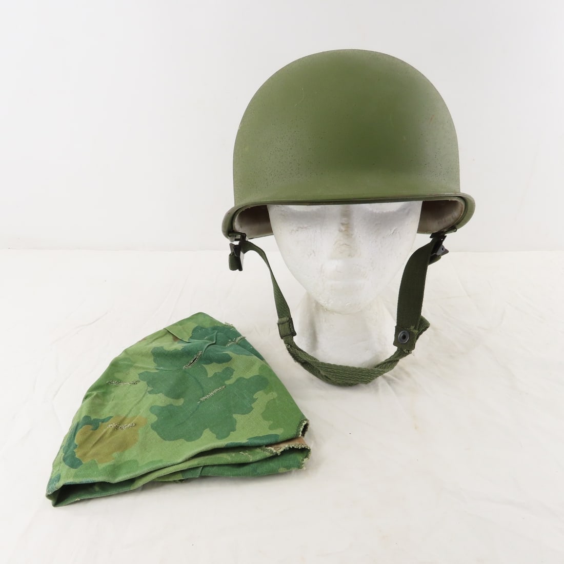US Army M1 Combat Helmet, Rear Seam, Post 1944 (1 of 11)