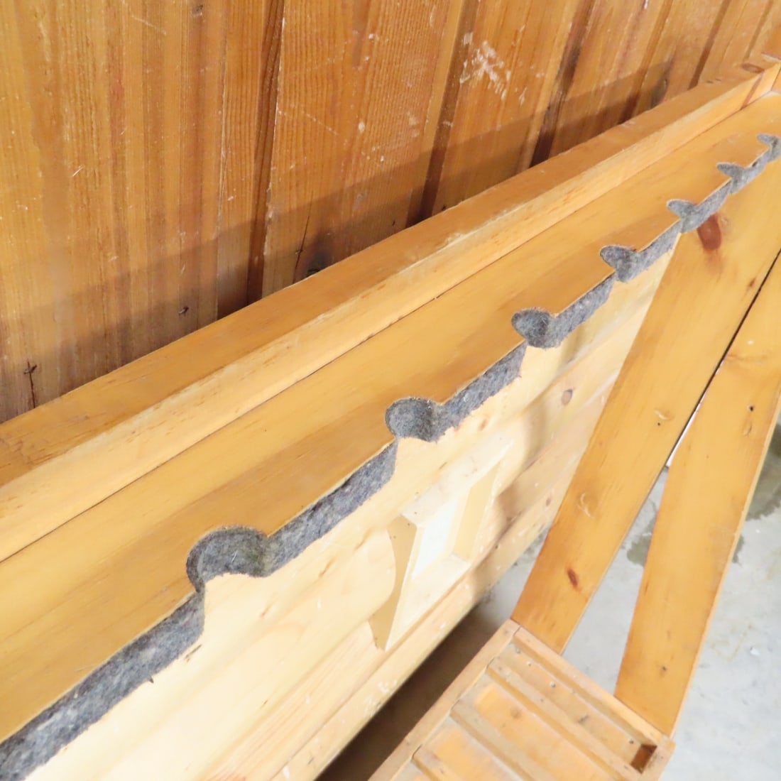 Unbranded Metal Gun Safe & Wood Gun Rack - 12