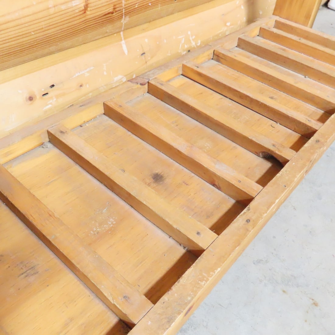 Unbranded Metal Gun Safe & Wood Gun Rack - 13