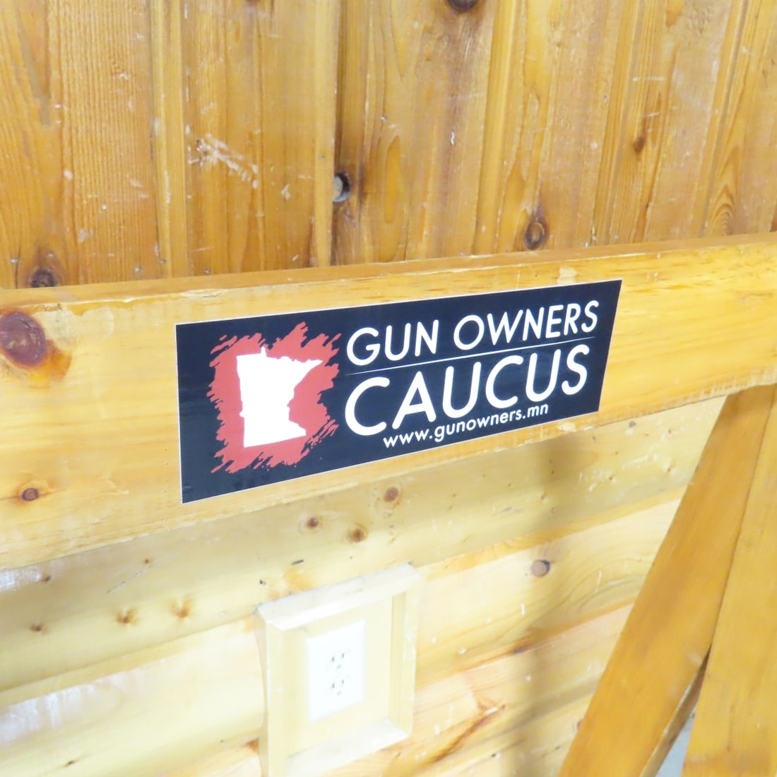 Unbranded Metal Gun Safe & Wood Gun Rack - 16