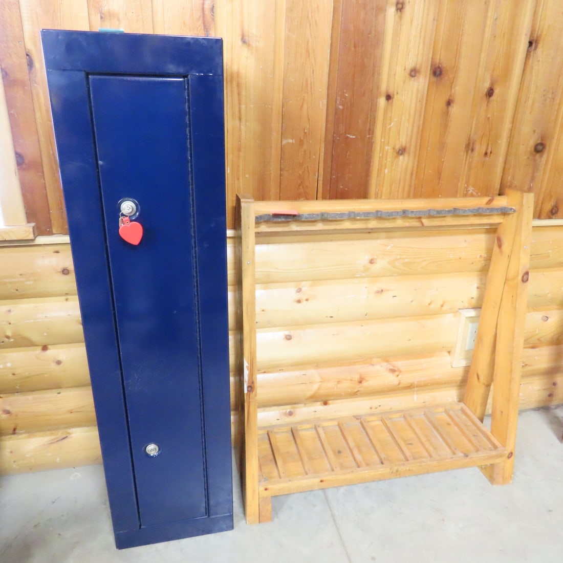 Unbranded Metal Gun Safe & Wood Gun Rack (1 of 16)