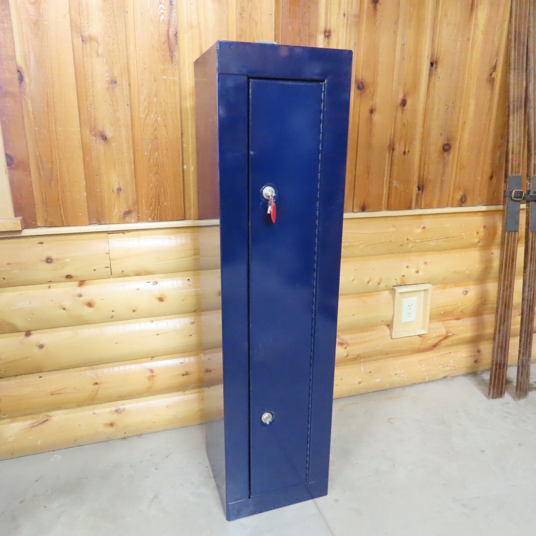 Unbranded Metal Gun Safe & Wood Gun Rack - 2