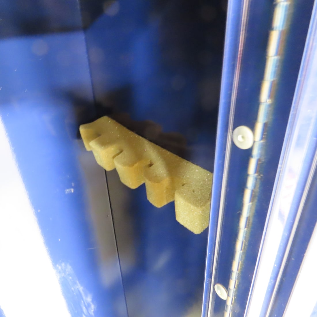 Unbranded Metal Gun Safe & Wood Gun Rack - 4