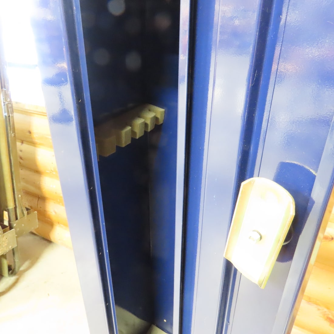 Unbranded Metal Gun Safe & Wood Gun Rack - 5