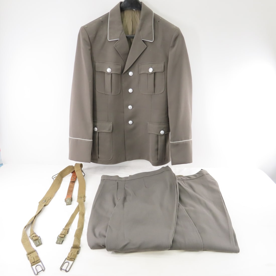 Vintage East German Army Officer's Dress Uniform (1 of 17)