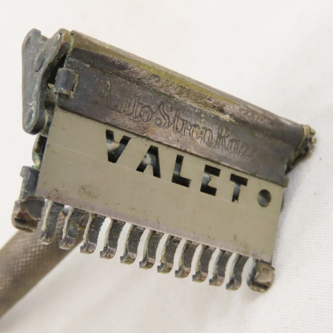 WWII US Military Toiletries, sewing kits, razors - 13