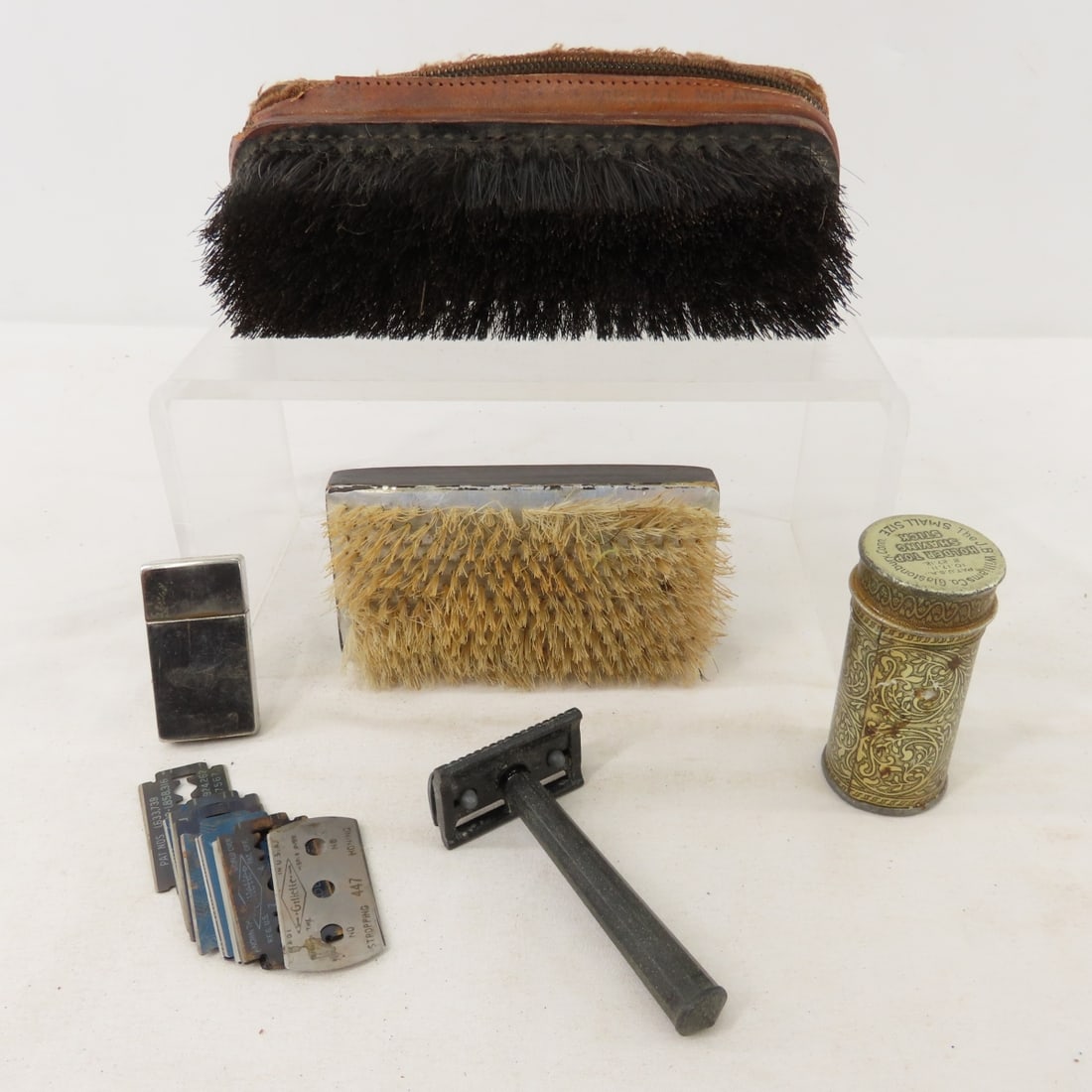 WWII US Military Toiletries, sewing kits, razors - 5