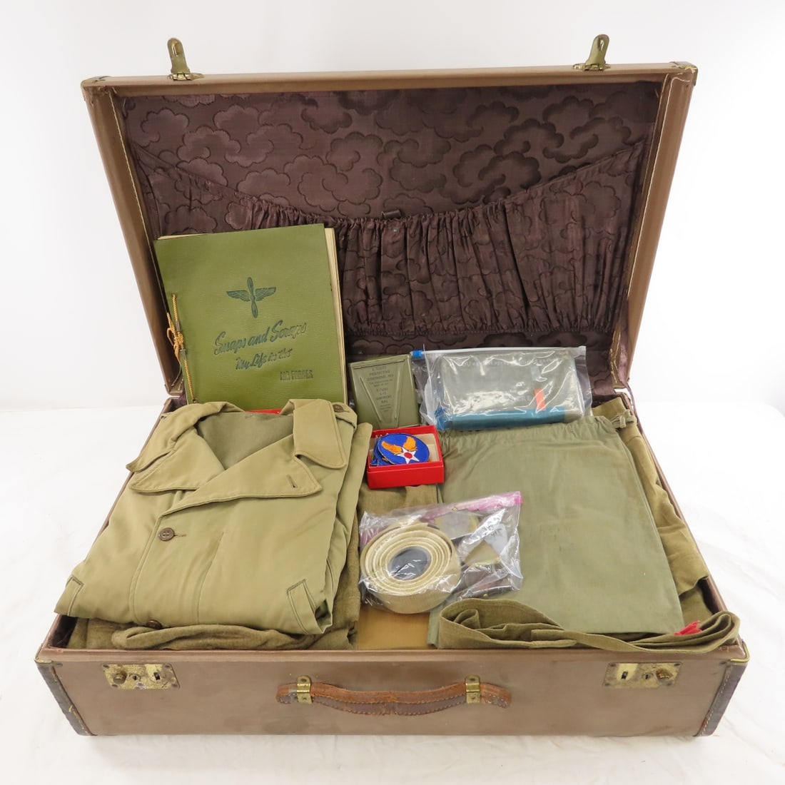 WWII Suitcase w/Soldiers Clothing & Other Items (1 of 19)