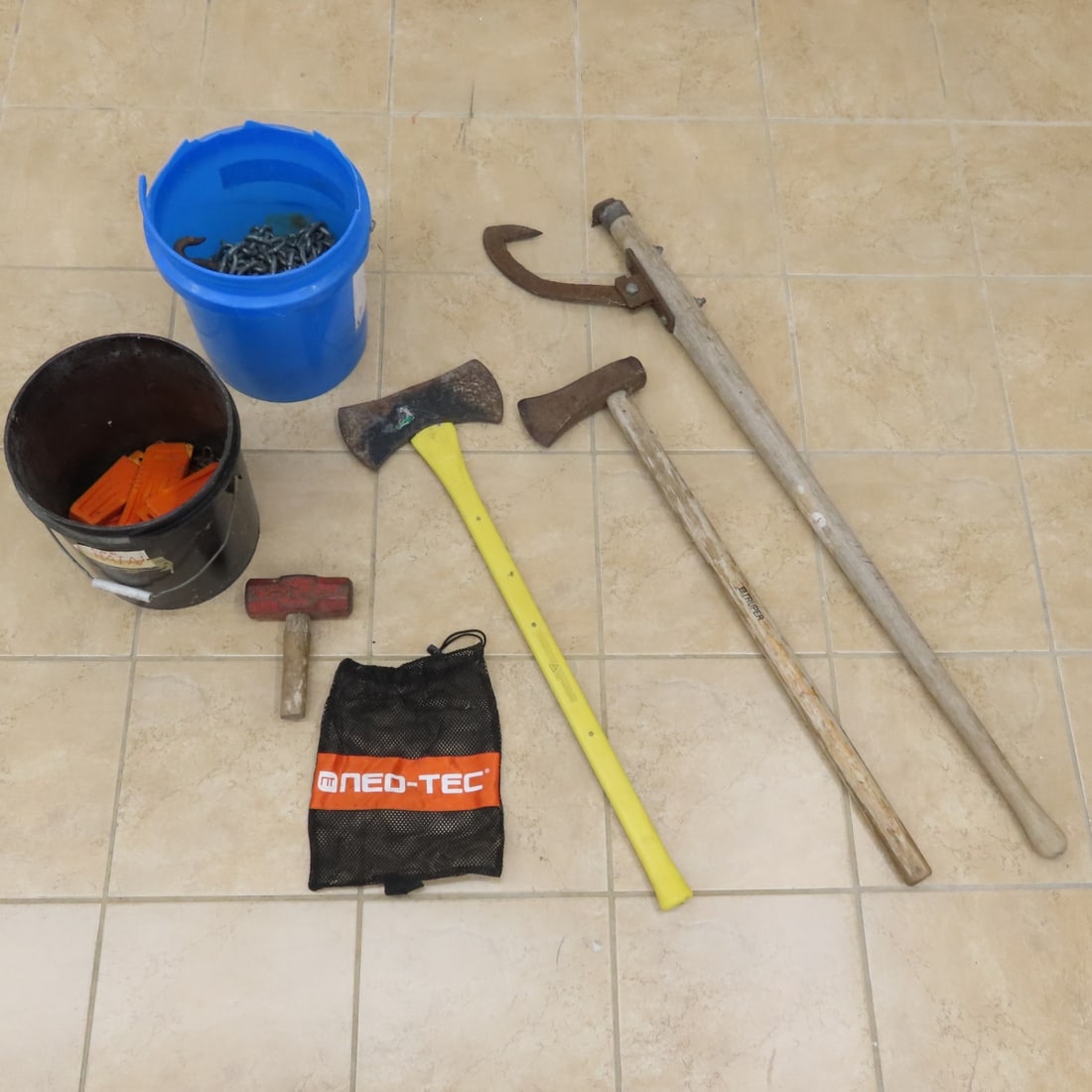 Log Roller, 2 Axes, Logging Chain, Wedges, Hammer (1 of 11)