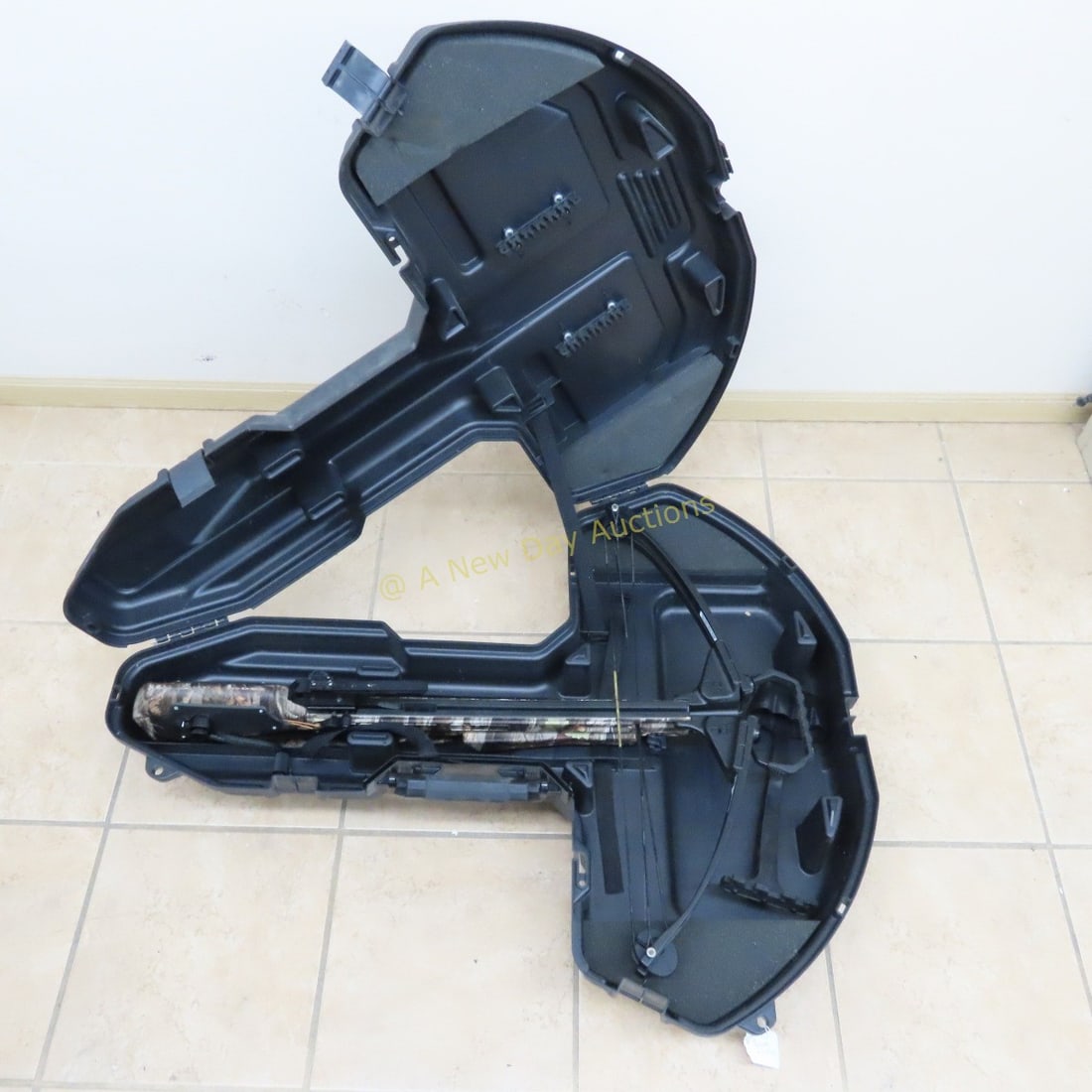 Barnett Quad 400 Crossbow with Hard Case (1 of 15)