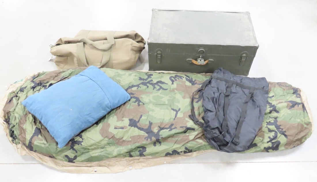 Trunk, Sleeping Bag, Pillow & Canvas Bag (1 of 11)