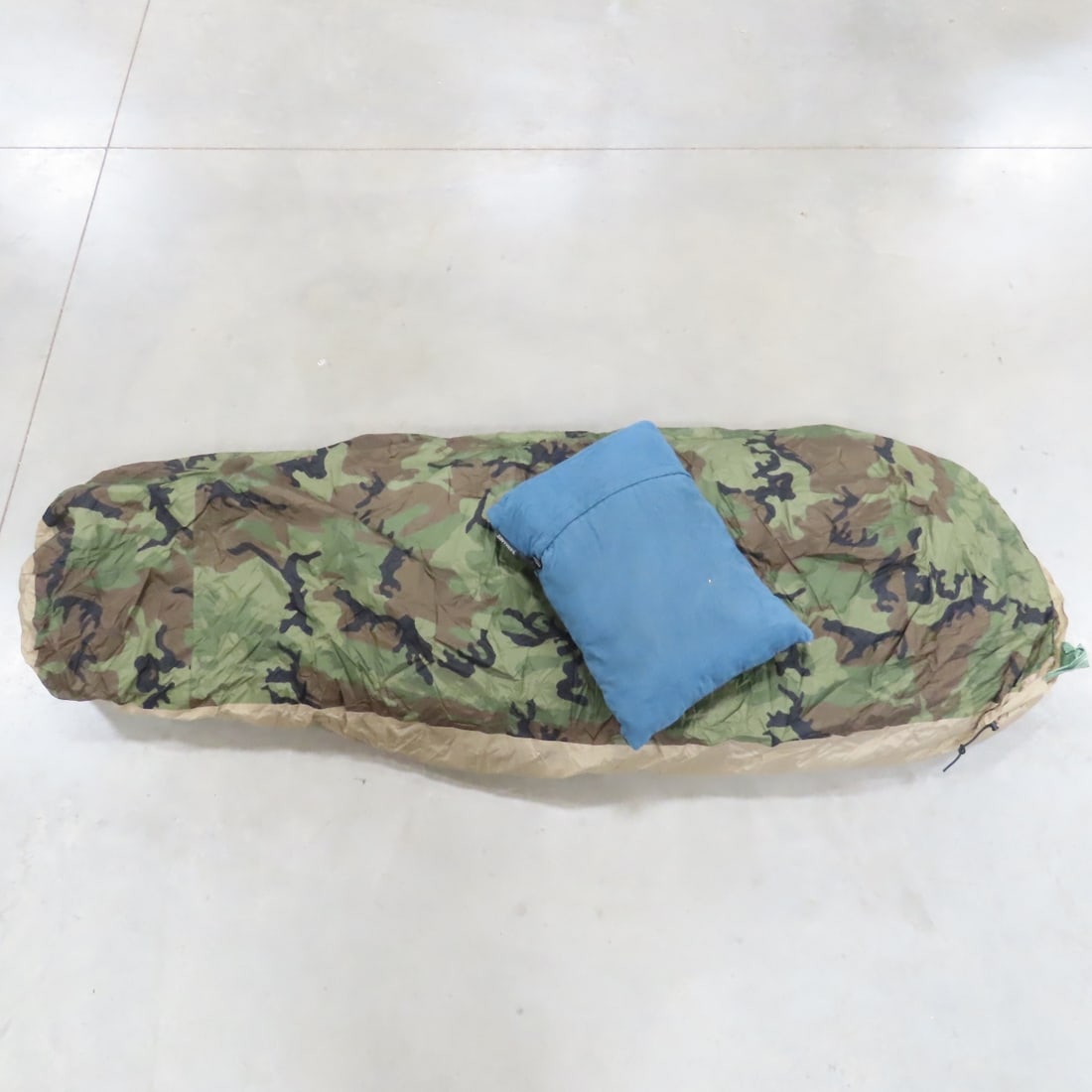 Trunk, Sleeping Bag, Pillow & Canvas Bag - 5