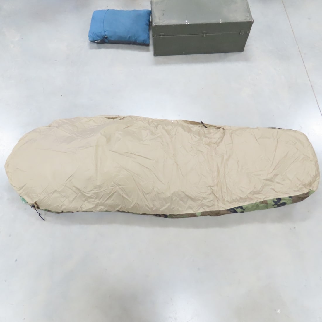 Trunk, Sleeping Bag, Pillow & Canvas Bag - 7