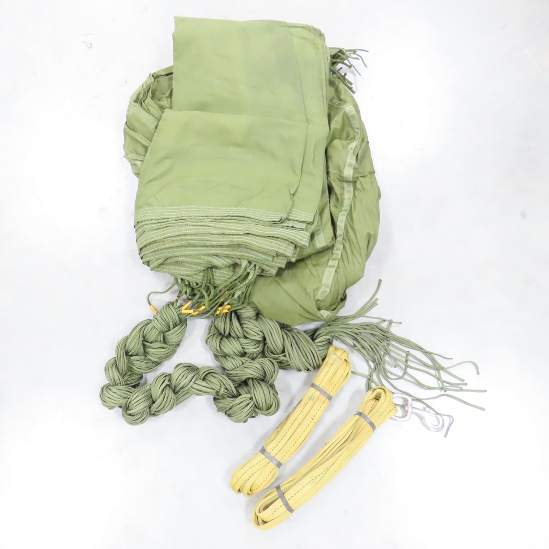 5 Vintage Military Cargo Parachutes, Cords & Bags - 19