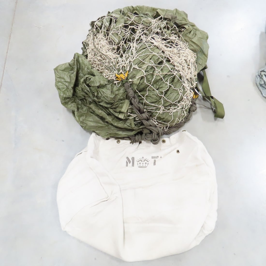 5 Vintage Military Cargo Parachutes, Cords & Bags - 2