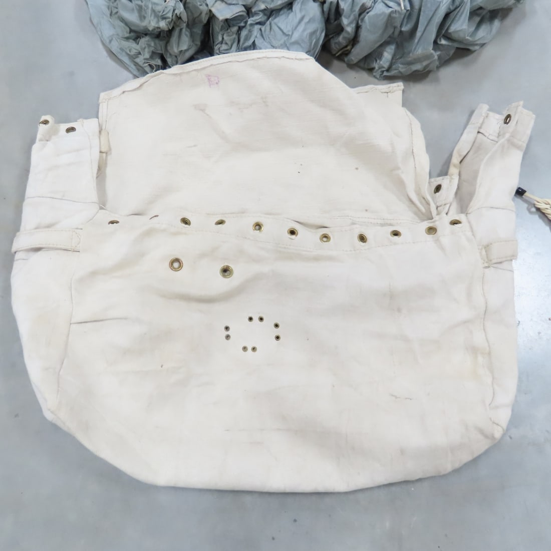 5 Vintage Military Cargo Parachutes, Cords & Bags - 9