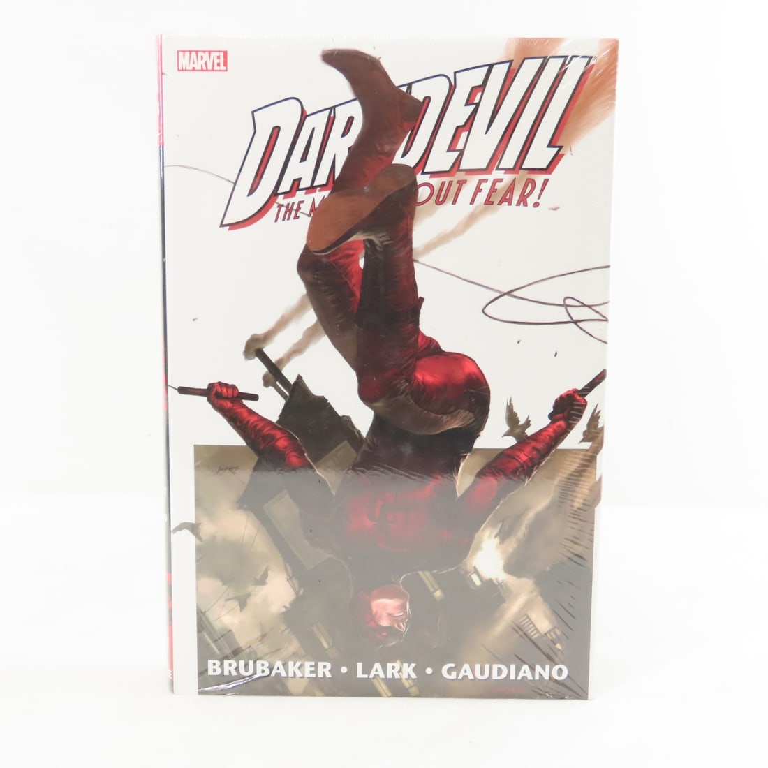 Marvel Omnibus Daredevil Vol 1 & 2 Brubaker HC - 3
