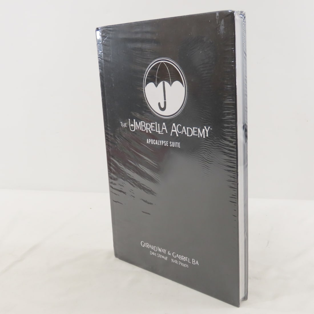 The Umbrella Academy Vol 1 & 2 HC Sealed - 4