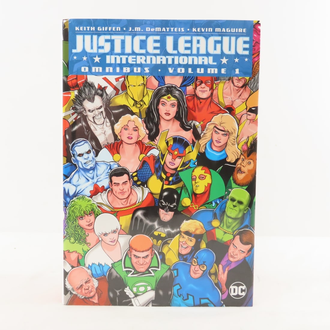 DC Justice League International Omnibus Vol 1 & 2 - 3