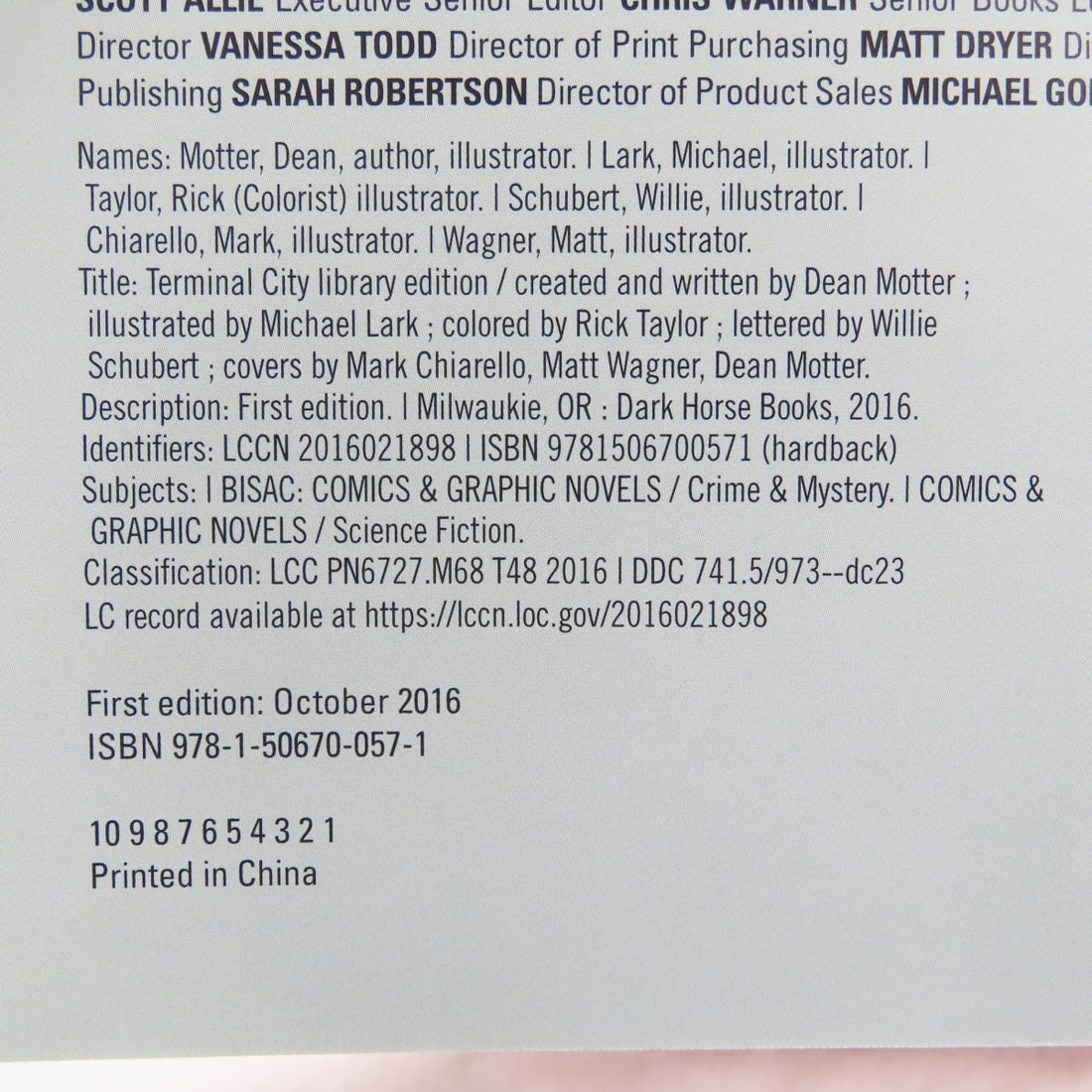 8 Dark Horse Graphic Novels: Hellboy Vol 2 & more - 6