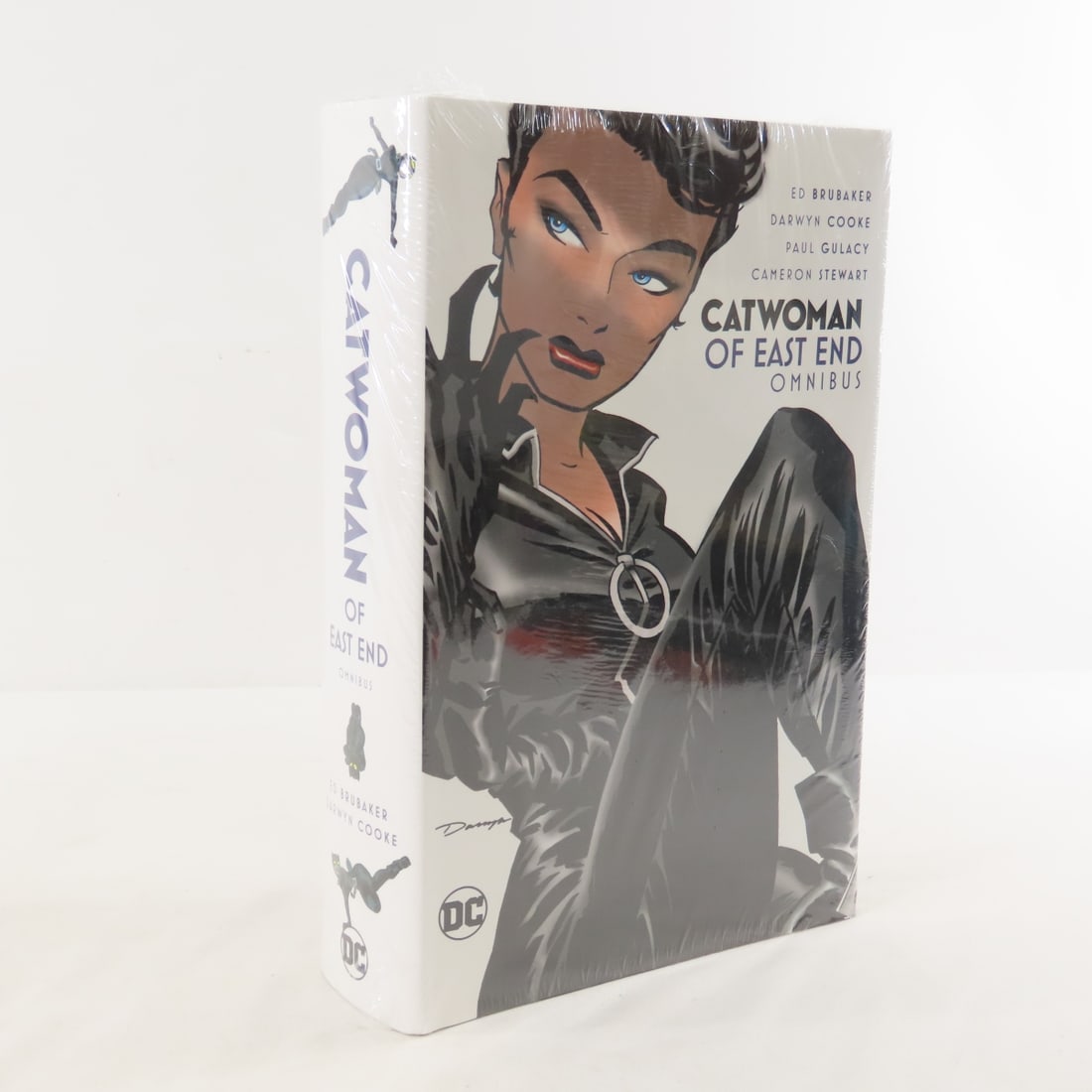 DC Catwoman of East End Omnibus HC Sealed: DC Catwoman of East End Omnibus HC Sealed - Lot Size 12x8x3" 7lb Photos are part of description. Max of 20 photos are shown in Live Auctioneers, all are shown on Proxibid and