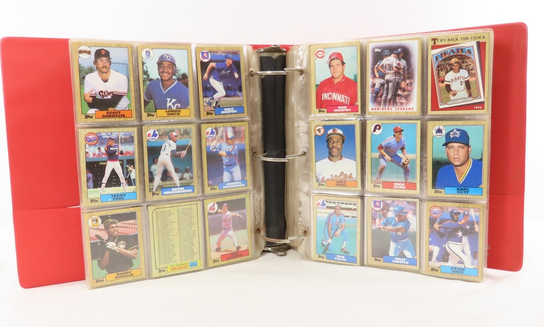Binder full of mixed 1980's Baseball Cards (1 of 20)