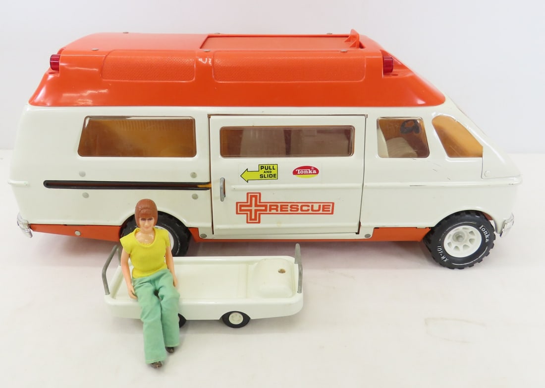 1975-76 Mighty Tonka Rescue Ambulance (1 of 17)