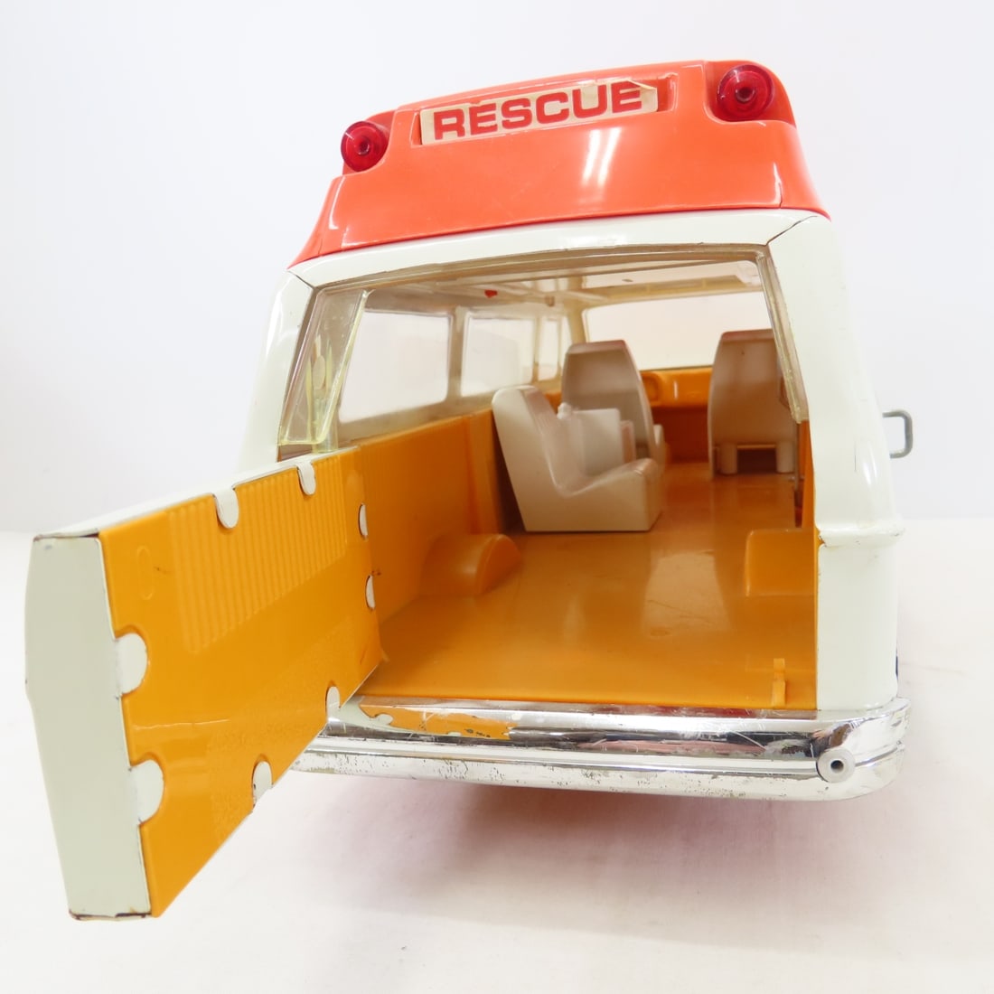 1975-76 Mighty Tonka Rescue Ambulance - 8