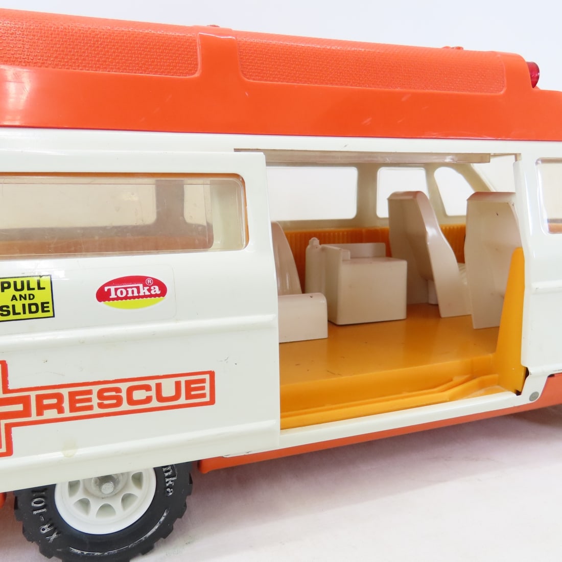 1975-76 Mighty Tonka Rescue Ambulance - 9