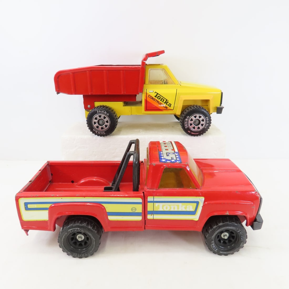 Tonka 1980 Pickup & 1983 Construction Truck (1 of 19)