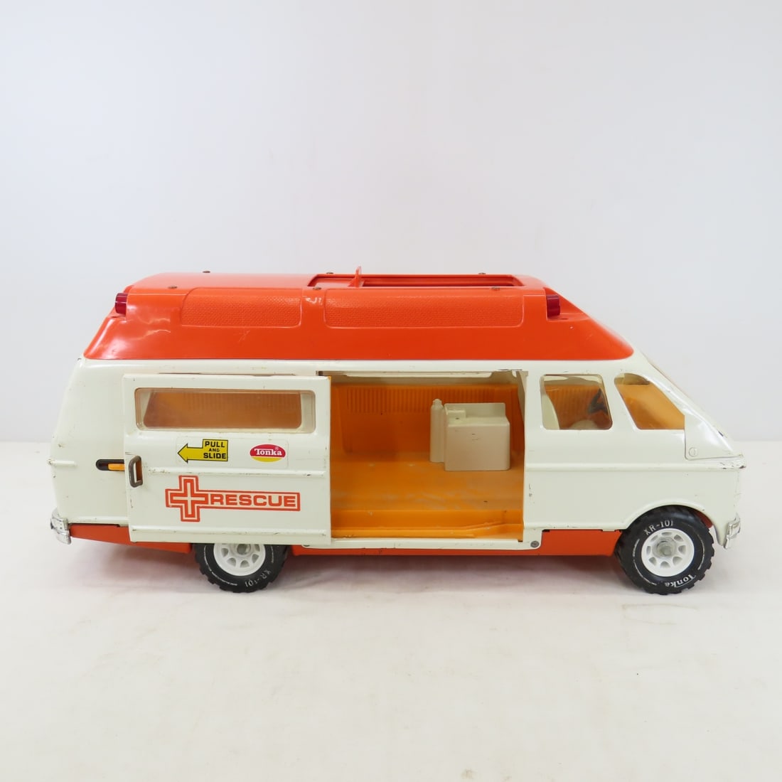 1975-76 & 1978 Mighty Tonka Rescue Ambulances - 10