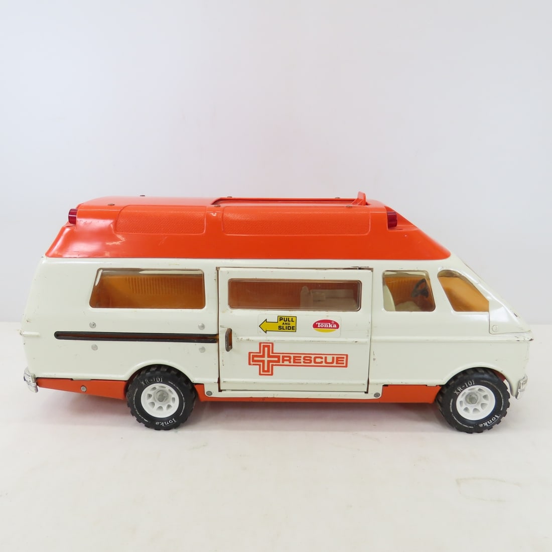 1975-76 & 1978 Mighty Tonka Rescue Ambulances - 2