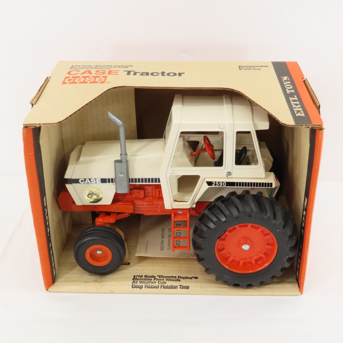 4 Diecast Ertl Tractors, Case & Massey Ferguson - 8