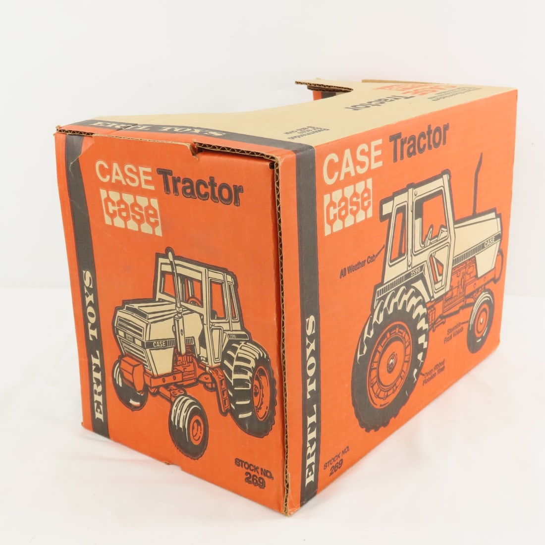 4 Diecast Tractors, Ertl, SpecCast, Case & Massey - 10