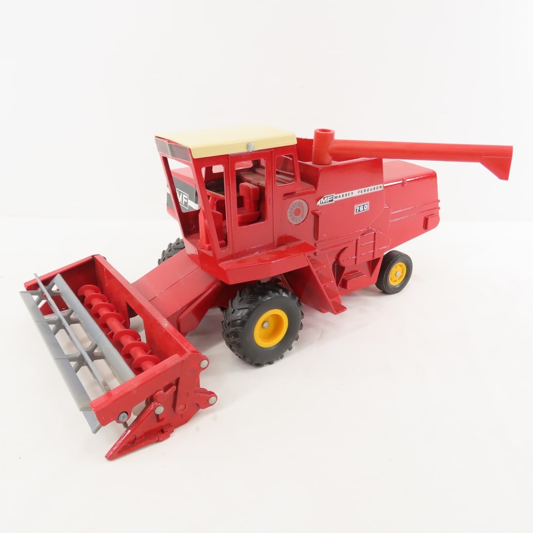 4 Diecast Tractors, Ertl, SpecCast, Case & Massey - 16