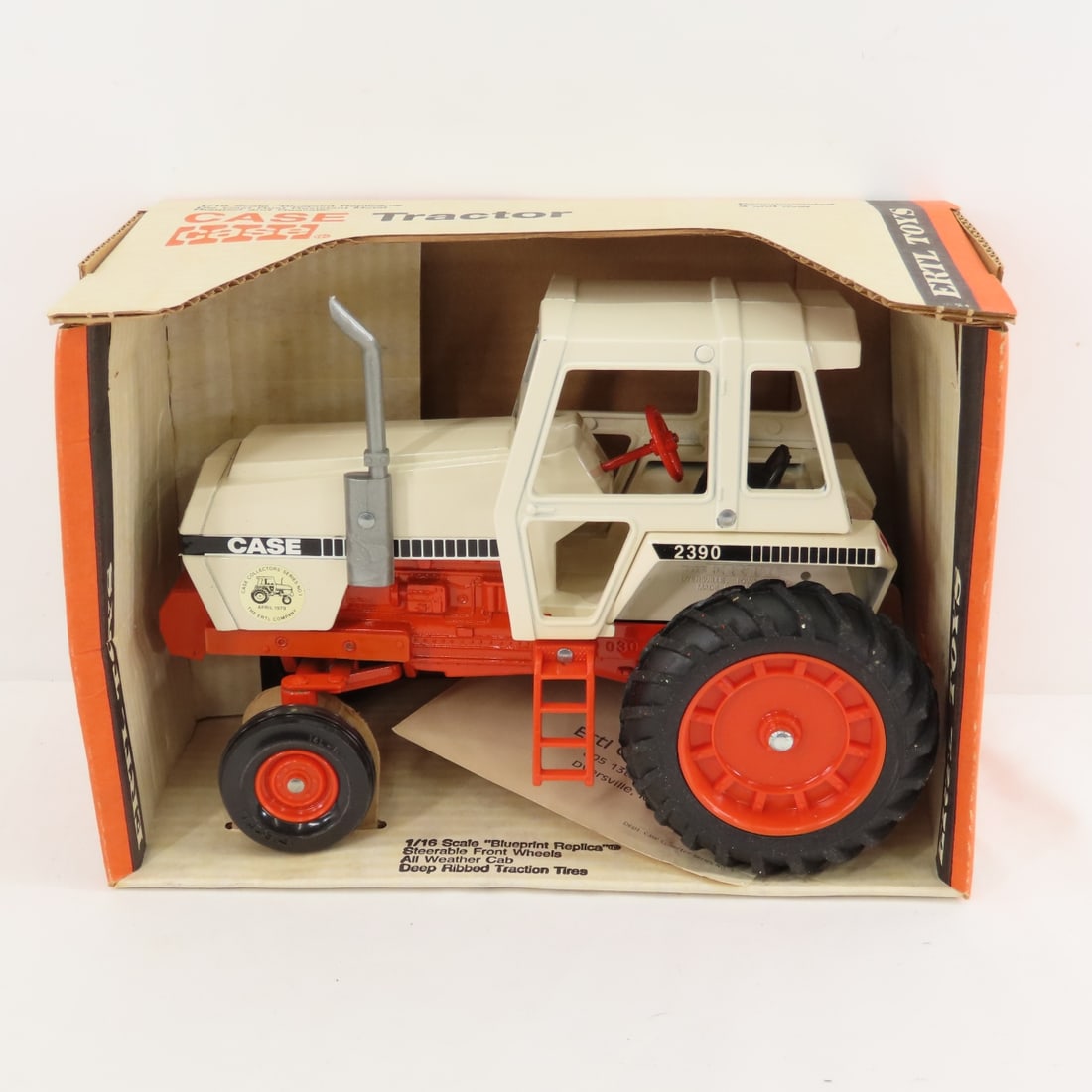 4 Diecast Tractors, Ertl, SpecCast, Case & Massey - 2