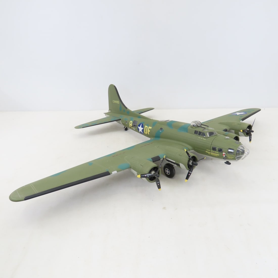 Franklin Mint WWII B-17 "Memphis Belle" Airplane - 2