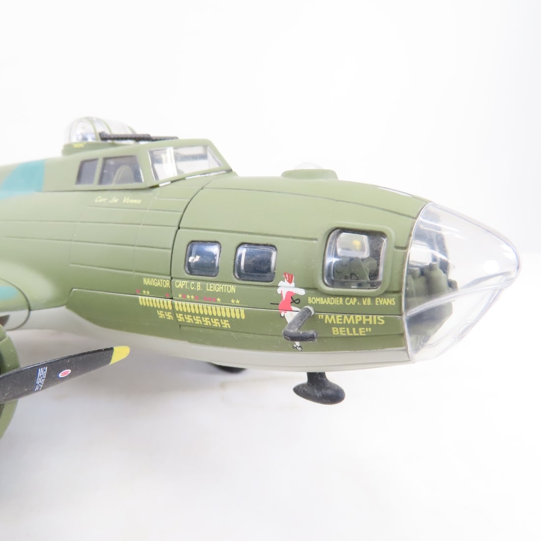 Franklin Mint WWII B-17 "Memphis Belle" Airplane - 3