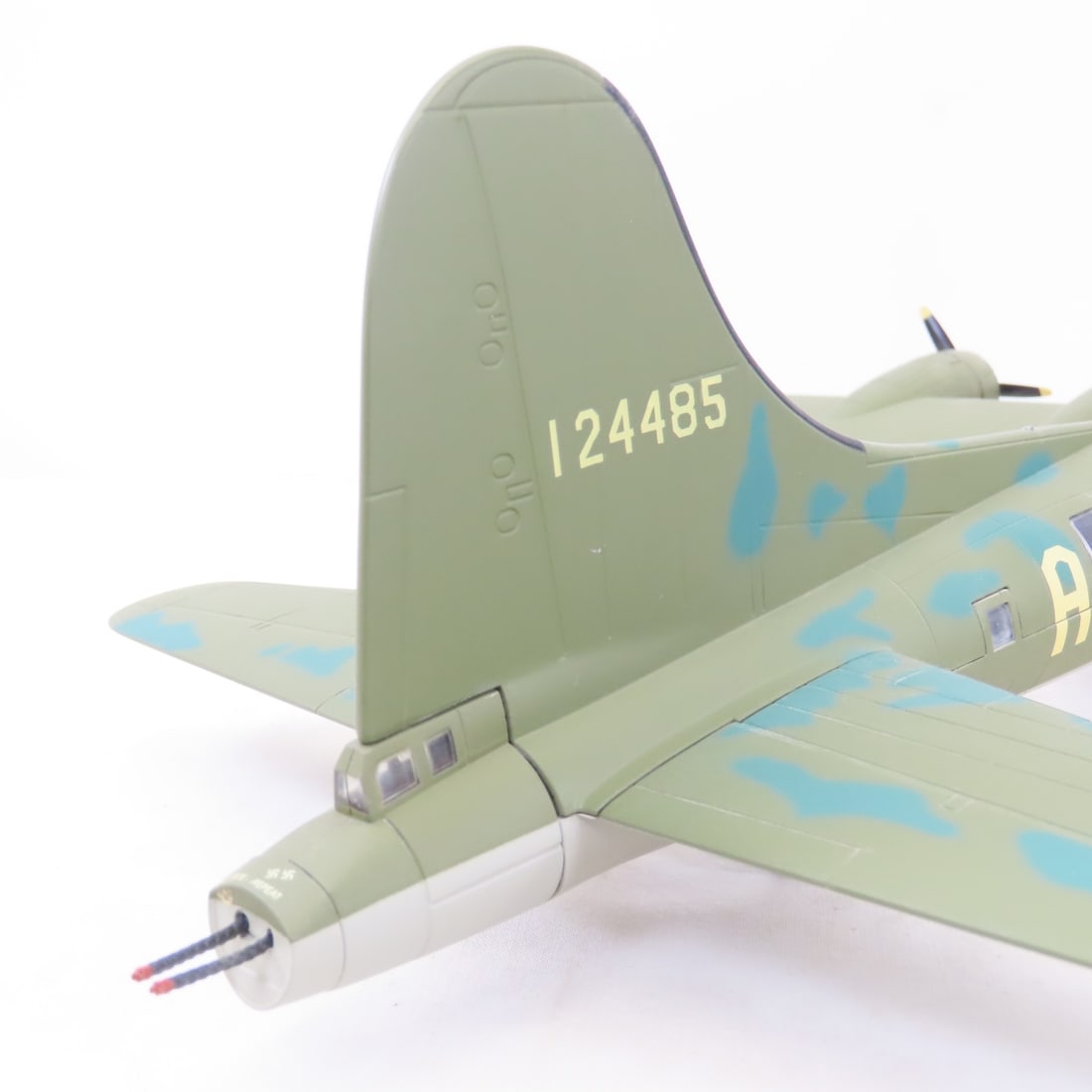 Franklin Mint WWII B-17 "Memphis Belle" Airplane - 7