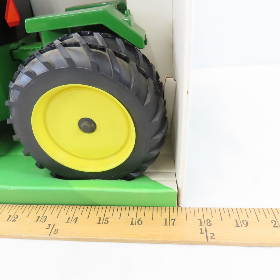 ERTL 5715 John Deere 4 Wheel Drive Tractor 8760 - 10
