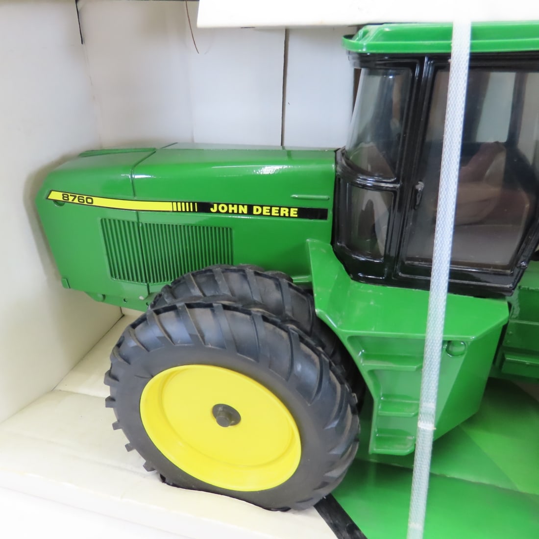 ERTL 5715 John Deere 4 Wheel Drive Tractor 8760 - 2