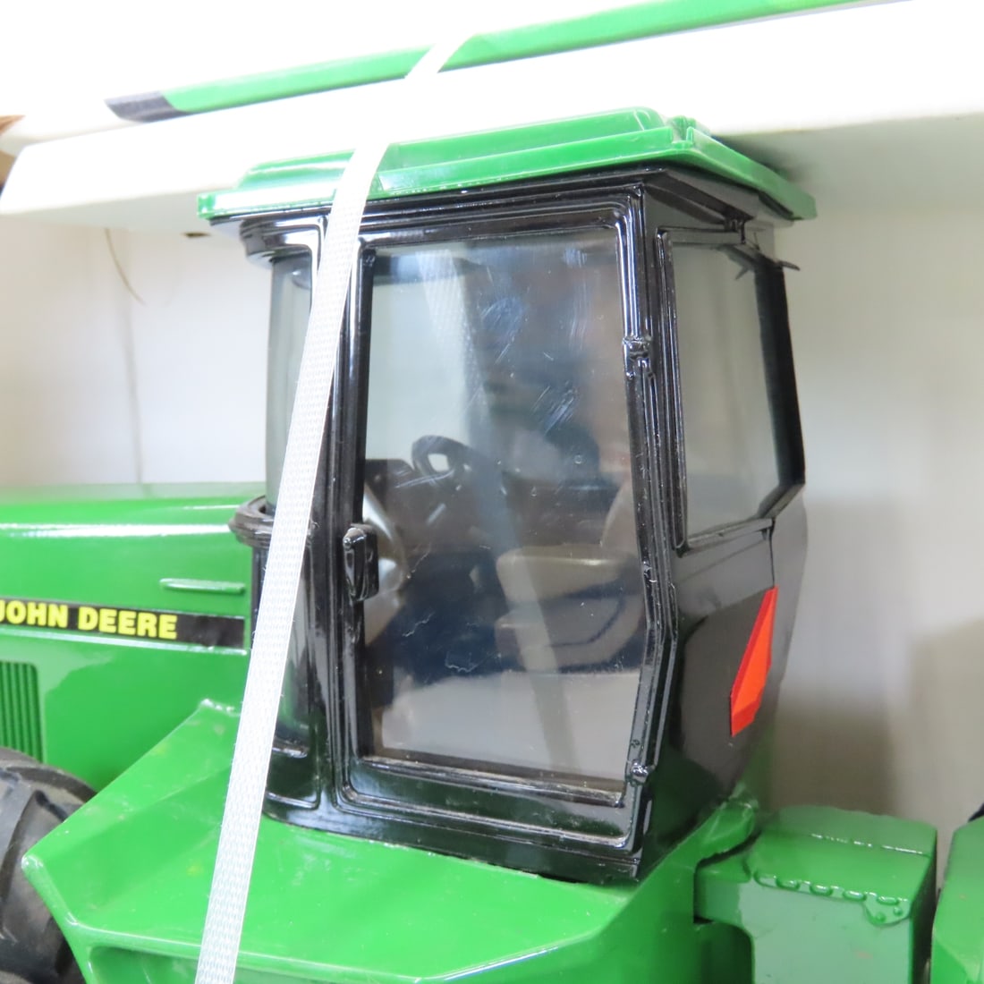 ERTL 5715 John Deere 4 Wheel Drive Tractor 8760 - 4