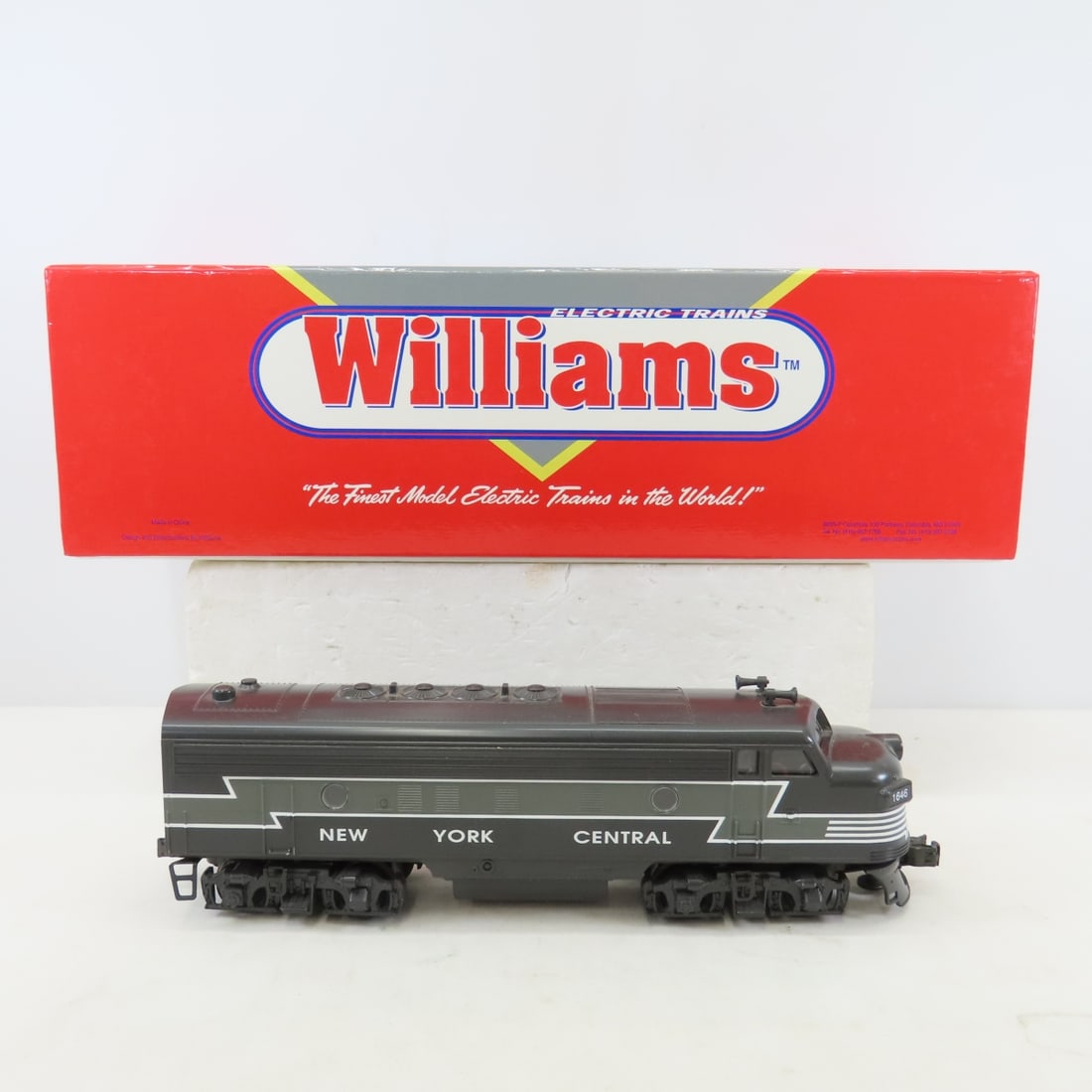 Williams GM F-7 3008 NYC Lightning Stripe Cabs - 2