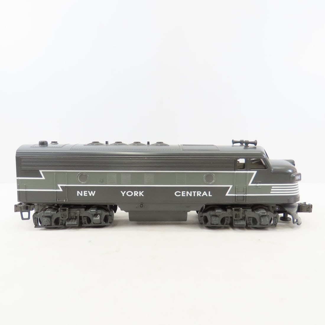 Williams GM F-7 3008 NYC Lightning Stripe Cabs - 3